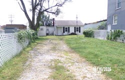 8 E C Street, Belleville, IL 62220