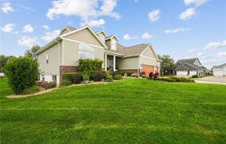 2870 Hunters Ridge Rd, Marion, IA 52302