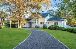 19 Bay Woods Dr, Hampton Bays, NY 11946