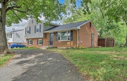 678 E Augusta Ave, Vinton, VA 24179