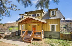 499 1ST St, Maupin, OR 97037