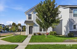 696 E Springloyd St, Meridian, ID 83642