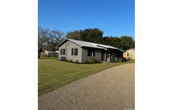 1012 E SAN MARCOS ST, Pearsall, TX 78061