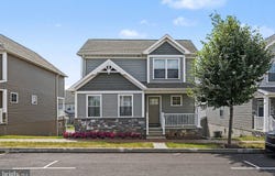 12 PACIFIC Boulevard, EPHRATA, PA 17522