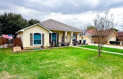305 Yorktown, Pleasanton, TX 78064
