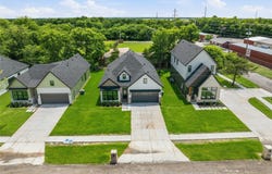 303 E Locust Street, Leonard, TX 75452