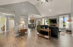 824 N Oak Terrace, Tonganoxie, KS 66086