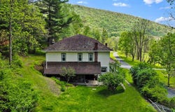 77 Blackwell Square, Morris, PA 16801