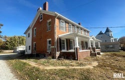 135 E WASHINGTON Street, Rushville, IL 62681