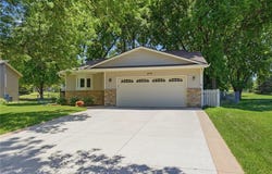 876 Curry Trail, Eagan, MN 55123