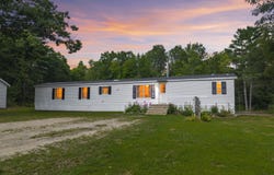 250 Violet Lane, Waldoboro, ME 04572