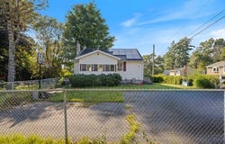 32 Hillcrest Rd, Dracut, MA 01826