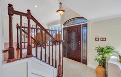 16 Phipps Lane, Plainview, NY 11803