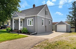 84 E North Water St, Algoma, WI 54201