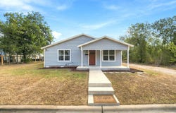 805 Haysel St, Bastrop, TX 78602
