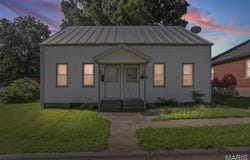 202 E 1st Street, Waterloo, IL 62298