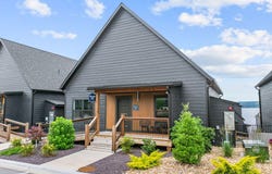 400 Poolside Pass, Hollister, MO 65672