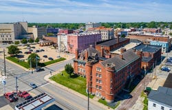 215 E 3Rd Street, Marion, IN 46952-4077