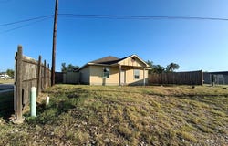 102 Sunflower Rd, Dale, TX 78616