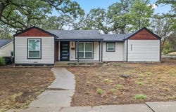 2900 Hunter Street, Fort Worth, TX 76112