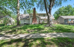 213 Juniper Street, Lee's Summit, MO 64064