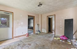 122 W Hardin Street, Virginia, IL 62691