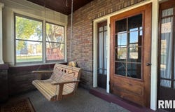 1424 N 12TH Street, Quincy, IL 62301
