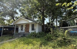 667 Chickasaw St, Dothan, AL 36303