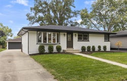 667 W Saint Aubin Drive, Addison, IL 60101