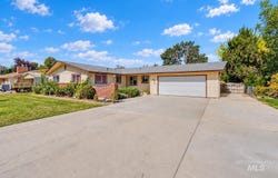 520 W Dakota Ave, Nampa, ID 83686