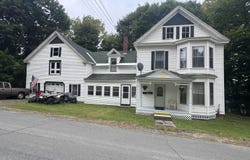9 High Street, Dexter, ME 04930