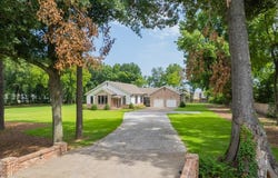 2005 KEOUGH Dr, Piperton, TN 38017