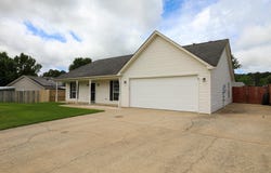 202 Hunters Run Dr, Haskell, AR 72015