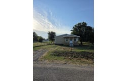 916 West Avenue B, Rosebud, TX 76570