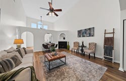 1136 Arrowhead Dr, South Strabane, PA 15301