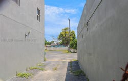 3267 NW 35th St, Miami, FL 33142