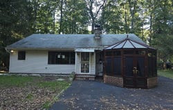128 E Oak Lane, Greentown, PA 18426