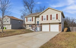 406 Timbercreek Drive, Belton, MO 64012