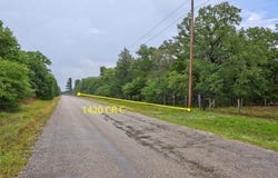 1420 CR C, Lexington, TX 78947