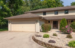 126 N Lapham Peak Rd, Delafield, WI 53018