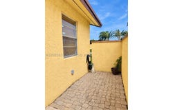401 NW 43rd St, Deerfield Beach, FL 33064