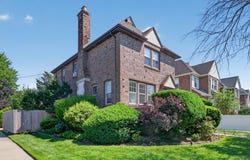 49 Bixley Heath, Lynbrook, NY 11563