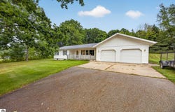911 SCOTT DRIVE, CADILLAC, MI 49601