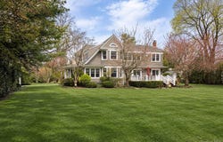 16 Middle Drive, Manhasset, NY 11030
