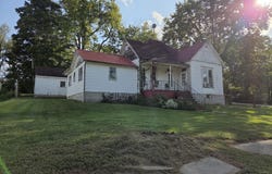 423 Saint Elmo St, Paris, MO 65275