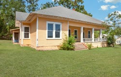 100 W Groves St, Big Sandy, TX 75755