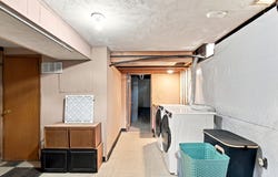 925 E Wedgewood Dr, Derby, KS 67037-1945