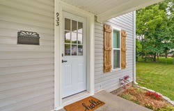 933 S Rinker Avenue, Aurora, MO 65605