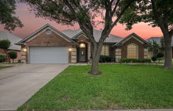 568 Willowview Drive, Saginaw, TX 76179