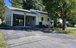 201 ROBIN HOOD RD, STAUNTON, VA 24401